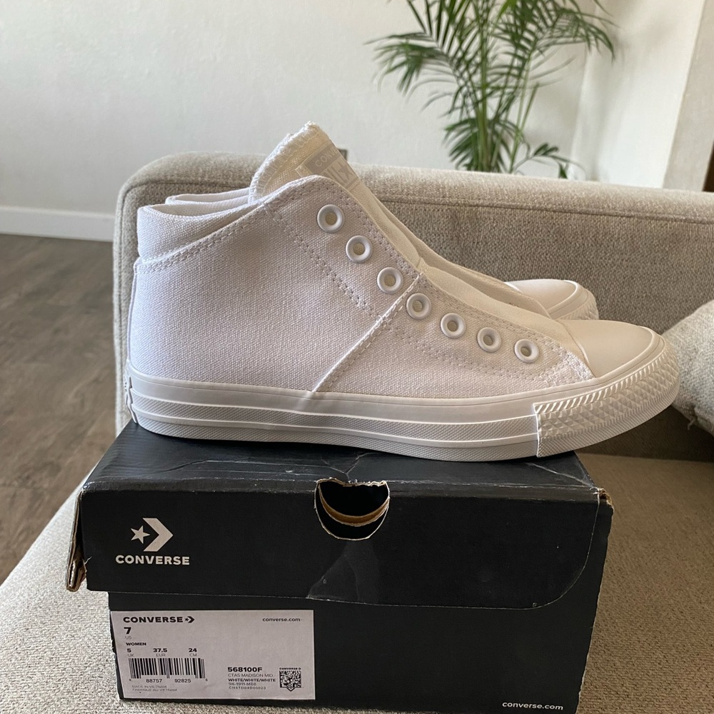 New Women’s Converse